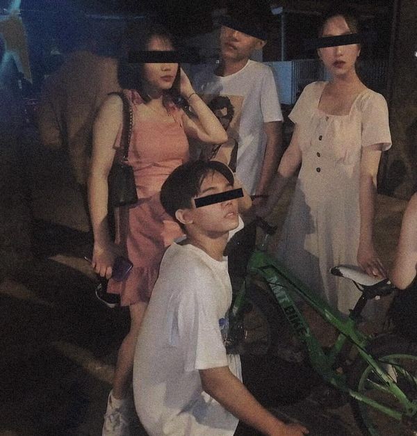 Chưa nghĩ ra concept chụp ảnh nhóm? Thử ngay style "Ký sinh trùng" đang hot nhất MXH nào! ảnh 9