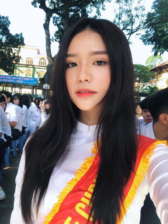 Hot girl 19 tuổi tự sắm ô tô: “Mỗi ngày ngủ 4-5 tiếng, không dám đi làm trễ 1 phút" ảnh 1