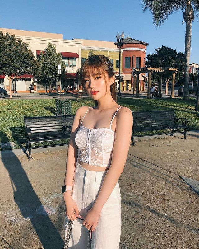 Hot girl 19 tuổi tự sắm ô tô: “Mỗi ngày ngủ 4-5 tiếng, không dám đi làm trễ 1 phút" ảnh 2