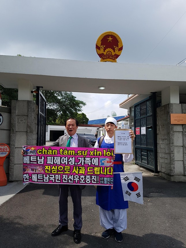 NGO Hàn "thay mặt cả nước" xin lỗi vụ cô dâu Việt ở Đại sứ quán VN ảnh 1