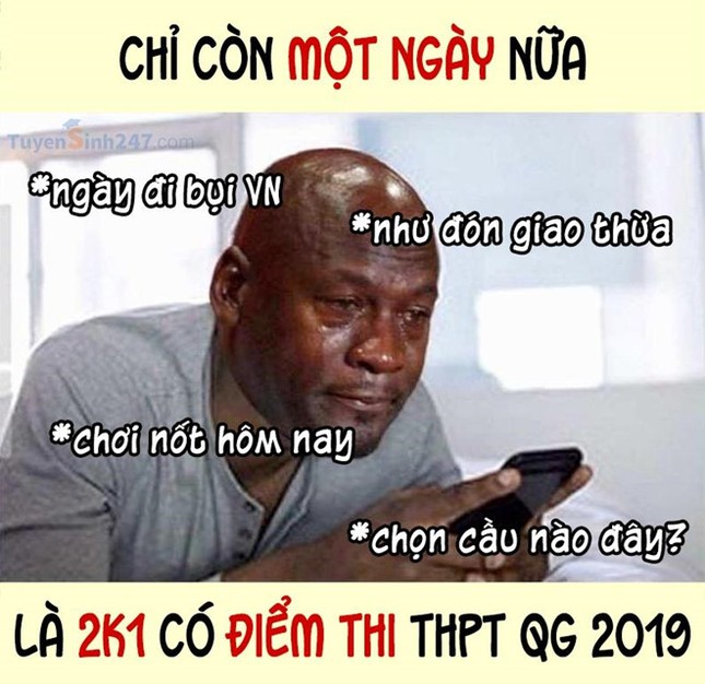 Ảnh chế sĩ tử 2K1 "khóc ròng" khi ngày mai biết điểm thi THPT quốc gia ảnh 1