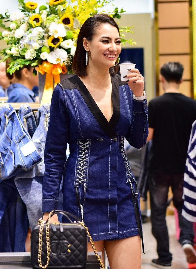 Thu Quỳnh, Hồng Quế khoe vẻ ngoài năng động với thời trang denim "chất lừ" ảnh 3