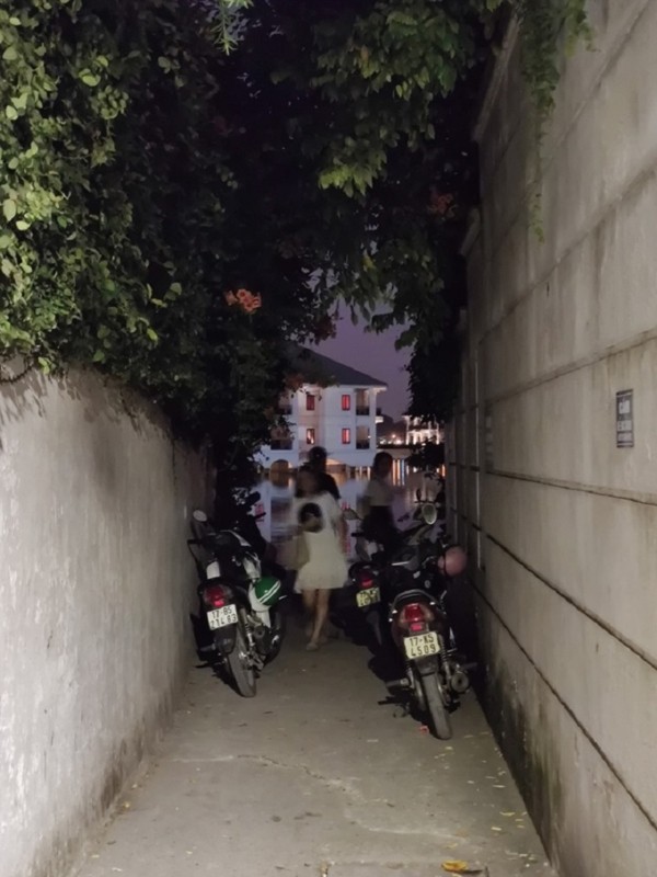 Khi con hẻm "sống ảo" ở hồ Tây bất ngờ nổi tiếng: Còn đâu một chốn bình yên? ảnh 5