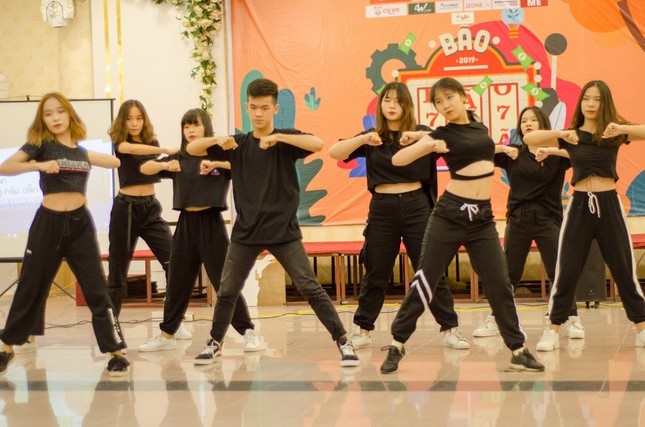 Hà Nội: Teen hào hứng rủ nhau tham gia hội chợ hướng nghiệp BÃO 2019 ảnh 6