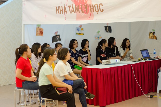 Hà Nội: Teen hào hứng rủ nhau tham gia hội chợ hướng nghiệp BÃO 2019 ảnh 3