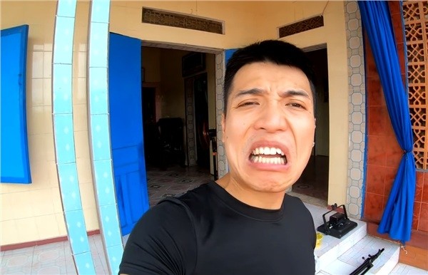 Bị dân tình đồng loạt ném đá, YouTuber NTN làm vội clip "nhặt rác đổi tiền" ảnh 3