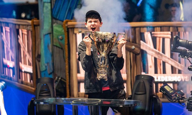 "Nếu con kiếm tiền một tháng bằng bố làm cả năm, hãy để con chơi game" ảnh 1