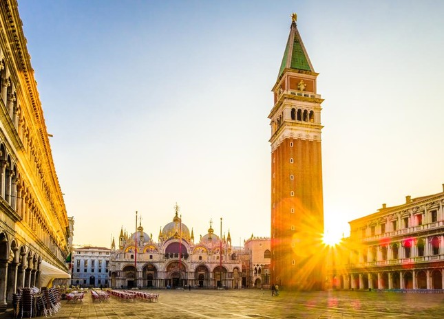 Cấm để ngực trần, đi bộ và những quy định cho du khách ở Venice ảnh 4