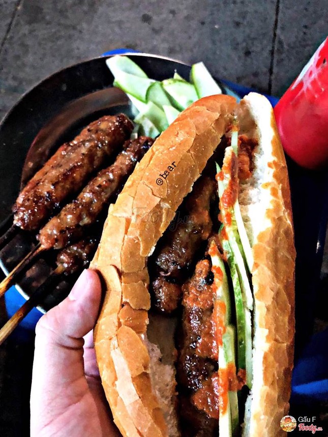 Các cửa hàng bánh mì truyền thống ngon "hớp hồn" ở Hà Nội ảnh 5