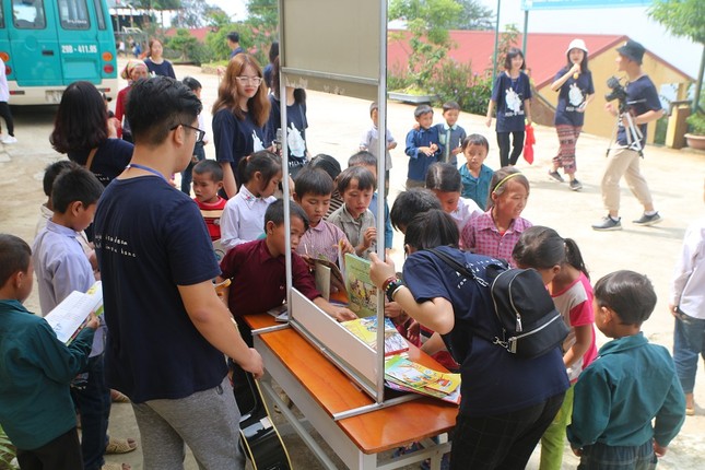 Mùa Hè ý nghĩa trong chuyến đi trao tặng tri thức của teen THPT chuyên Ngoại ngữ ảnh 1