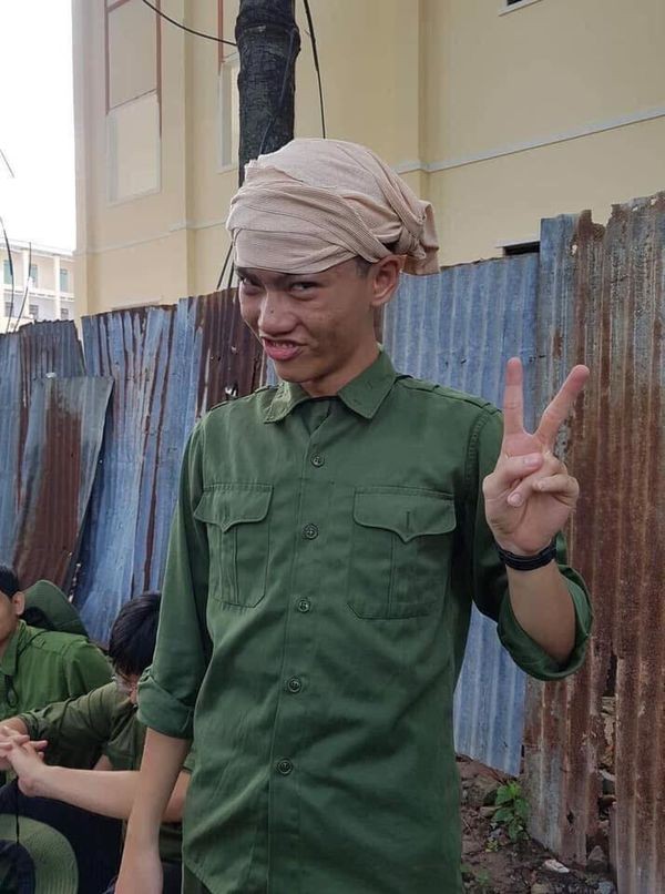 Loạt ảnh "thầy chỉ" và "học sinh làm" khi băng bó vết thương khác nhau "1 trời 1 vực" ảnh 8