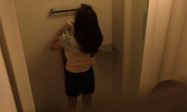 Ý nghĩa thật sự của trào lưu dán sticker hình đôi mắt trong nhà vệ sinh nam ở Hàn Quốc ảnh 1
