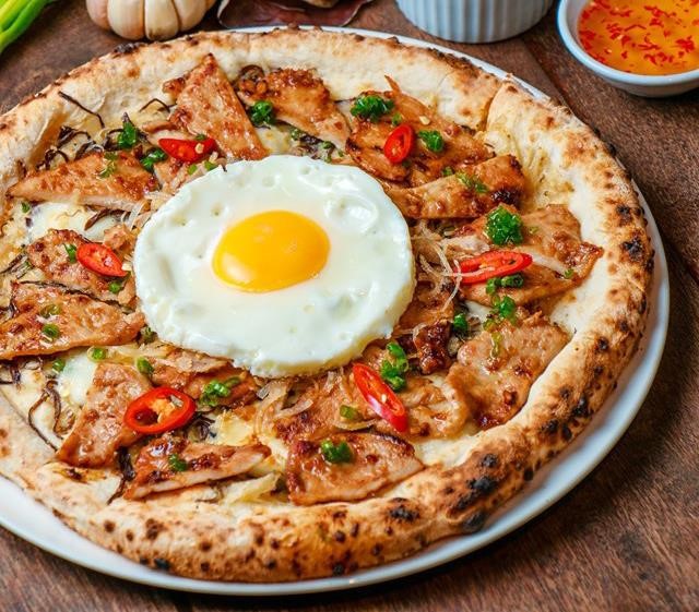 Pizza cơm tấm xuất hiện tại TP.HCM hút dân mạng ảnh 1