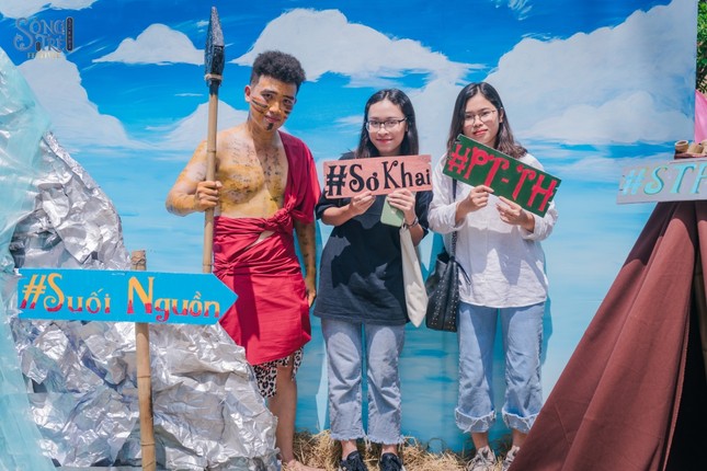 Ấn tượng buổi tiếp sinh trường Báo: Đưa văn hóa Việt xưa theo dòng sự kiện ảnh 2