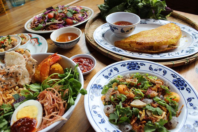 Cô gái Việt chủ nhà hàng ở Mỹ thẳng thừng nếu khách "không thích nước mắm" ảnh 1