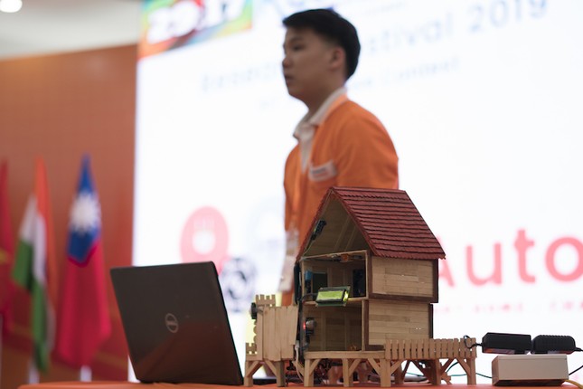 Sinh viên và diễn giả từ nhiều quốc gia đến Việt Nam tham dự ngày hội IoT ảnh 6