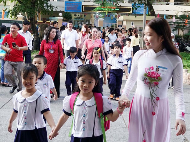 Chương trình giáo dục mới: Học sinh lớp 1 sẽ làm gì cả ngày ở trường? ảnh 1