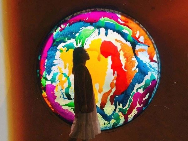 Với ô cửa sổ màu sắc ở Đà Lạt, dân tình cho ra đời loạt ảnh "không ảo không lấy tiền" ảnh 8