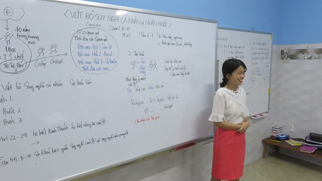 Nữ du học sinh Hàn Quốc xinh đẹp truyền đạo trái phép tại trung tâm ngoại ngữ ảnh 1