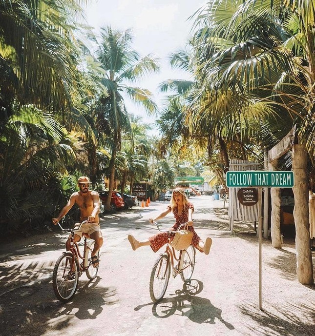 Resort ma mị với hình nhân gỗ khổng lồ tại thị trấn cổ ở Mexico ảnh 11