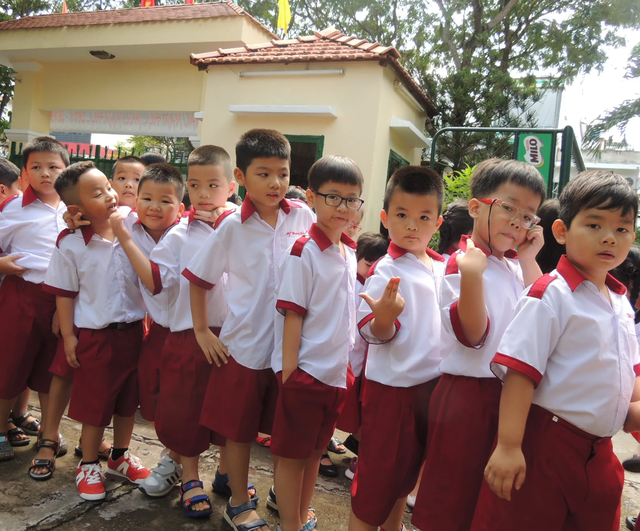 TPHCM: Học sinh tiểu học ra chơi ít nhất 30 phút, dùng nhiều nhất chỉ 3 cuốn vở ảnh 1