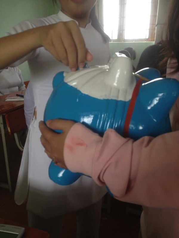 Mèo "Doraheo" - phiên bản lỗi của Doraemon được các học sinh thi nhau mua về để làm "thủ quỹ" ảnh 5