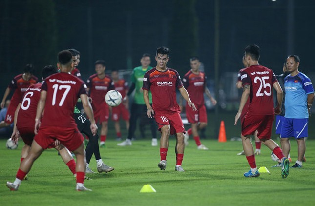 Đội phó Văn Toàn và niềm tin đặc biệt của ông Park với "đứa con thần gió" ảnh 2