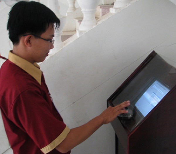 Điểm danh bằng cách quẹt vân tay khiến học sinh muốn trốn tiết cũng khó! ảnh 3