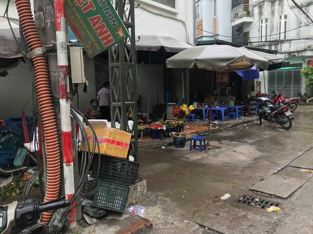Sau vụ cháy kinh hoàng: Sơ tán con về quê, nhiều nhà dân nhận "lệnh" di dời ảnh 6