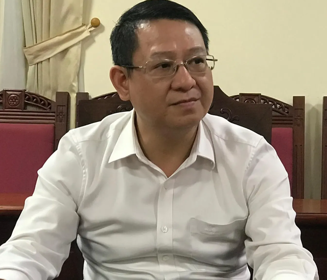 Vụ học sinh ngã gãy chân ở trường: Hiệu trưởng từng vi phạm kỷ luật ảnh 1