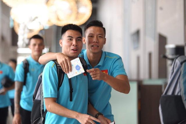Đội tuyển Việt Nam nhập cảnh suôn sẻ vào Thái Lan ảnh 8