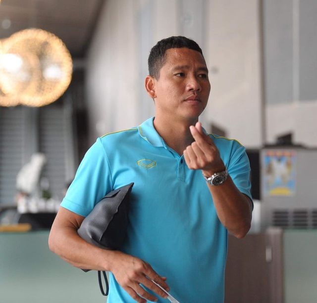 Đội tuyển Việt Nam nhập cảnh suôn sẻ vào Thái Lan ảnh 9