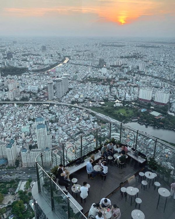 Top 5 quán cà phê "nóc nhà" view "khủng", ngắm toàn cảnh Sài Gòn thu hút giới trẻ ảnh 1