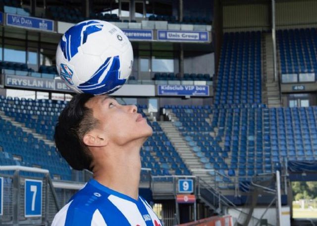 Văn Hậu chia sẻ về cơ hội thành công tại Heerenveen trên báo Hà Lan ảnh 1