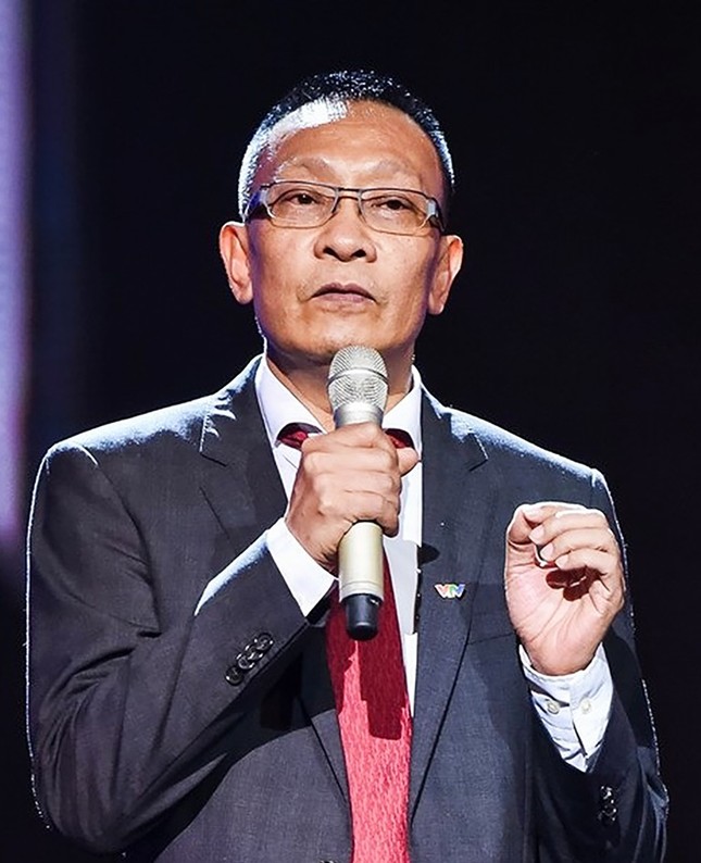 Nhà báo Lại Văn Sâm làm host trong show truyền hình do diễn viên Nghinh Lộc làm biên kịch ảnh 1