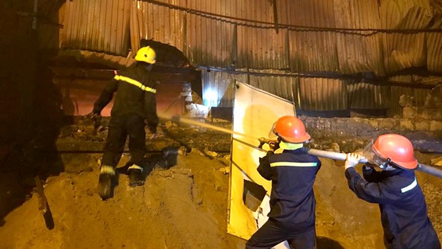 Sự cố cháy công ty Rạng Đông: Chính quyền Hà Nội đã vô trách nhiệm như thế nào? ảnh 3
