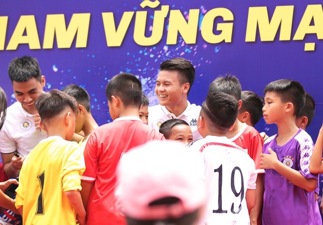 Học sinh Hà Nội sẽ được giao lưu cùng Văn Hậu trước khi anh sang Hà Lan thi đấu ảnh 1