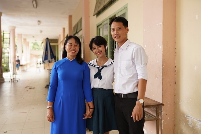 Kaity Nguyễn, Trang Hý cùng nhóm bạn "đại náo” lễ khai giảng ảnh 2