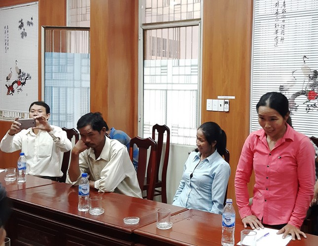 Phụ huynh dắt con gặp giám đốc sở vì chuyển đến điểm trường xa nhà ảnh 2
