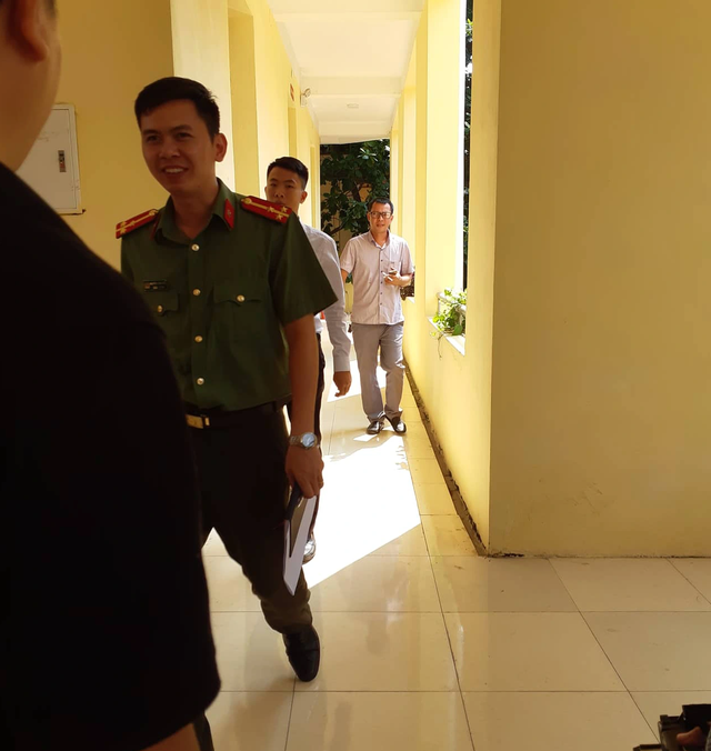 Vụ bé 3 tuổi nghi bị bỏ quên trên xe đưa đón: Tạm đình chỉ cơ sở giáo dục ảnh 2