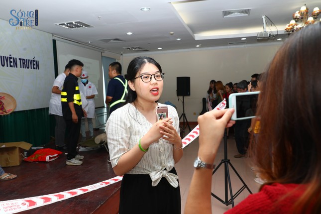 Đạo diễn Nguyễn Đức Hòa đặt câu hỏi với sinh viên Báo chí “Làm báo bằng smartphone, khó hay dễ?” ảnh 5