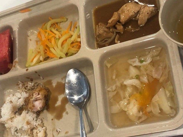 Phụ huynh trường quốc tế bật khóc nhìn suất ăn của con ảnh 3