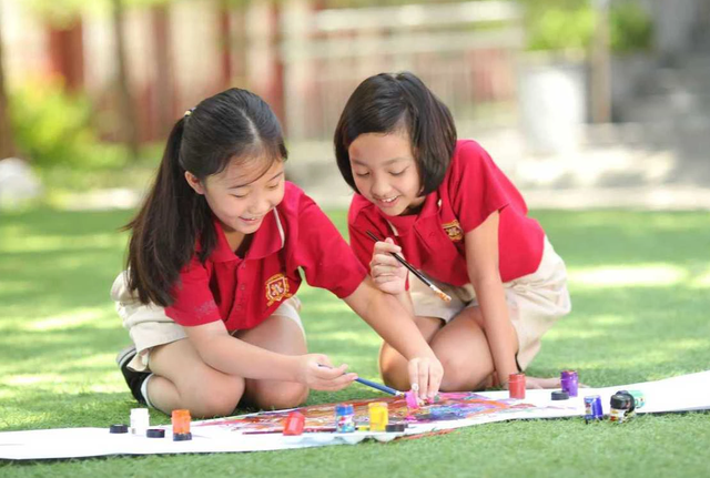 Phụ huynh trường quốc tế bật khóc nhìn suất ăn của con ảnh 4