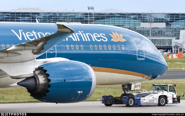 Báo nước ngoài viết gì về cú hạ cánh thót tim của Vietnam Airlines tại Australia ảnh 1