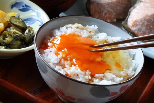 Bí mật giúp người Nhật ăn cơm trứng sống không ngộ độc ảnh 1