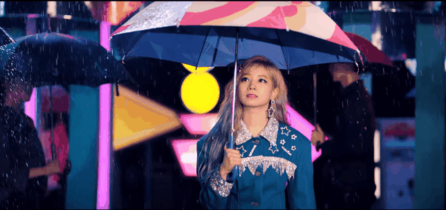 Thật thú vị khi JYP tích cực “đẩy thuyền” cho TWICE trong MV mới “Feel Special” ảnh 8