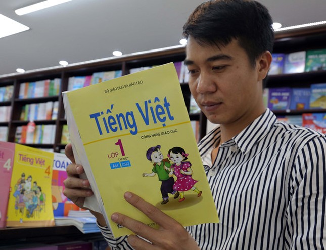 Thẩm định cứng nhắc, nhiều bộ SGK cũng vẫn... như một? ảnh 1