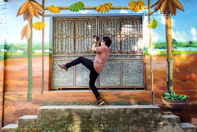 Xuất hiện làng bích họa đầu tiên ở Hà Nội "đẹp quên lối về" khiến dân tình thích thú ảnh 7