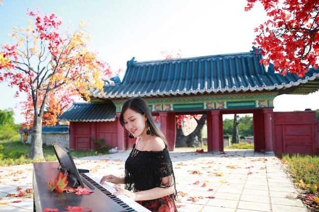 Giới trẻ khoe sắc rạng rỡ ở "phim trường Hàn Quốc" lãng mạn giữa lòng Hà Nội ảnh 5