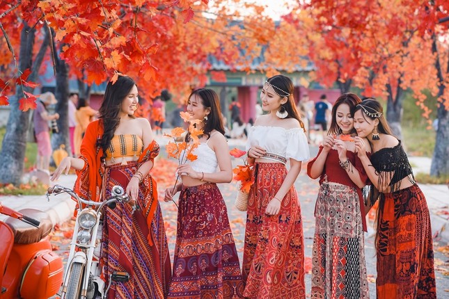 Giới trẻ khoe sắc rạng rỡ ở "phim trường Hàn Quốc" lãng mạn giữa lòng Hà Nội ảnh 2